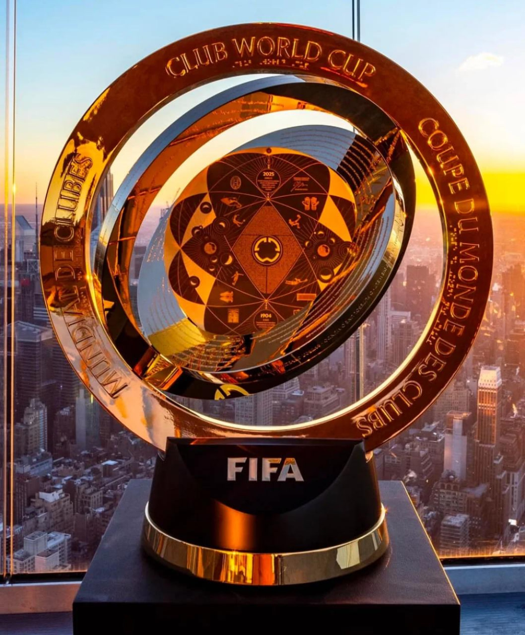 3000万引爆曼联等两队疯抢！全能铁卫花落谁家