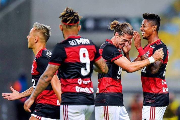 巴黎圣曼对阵弗拉门戈，争夺欧冠决赛席位，双方核心伤病与战术差异加剧悬念。